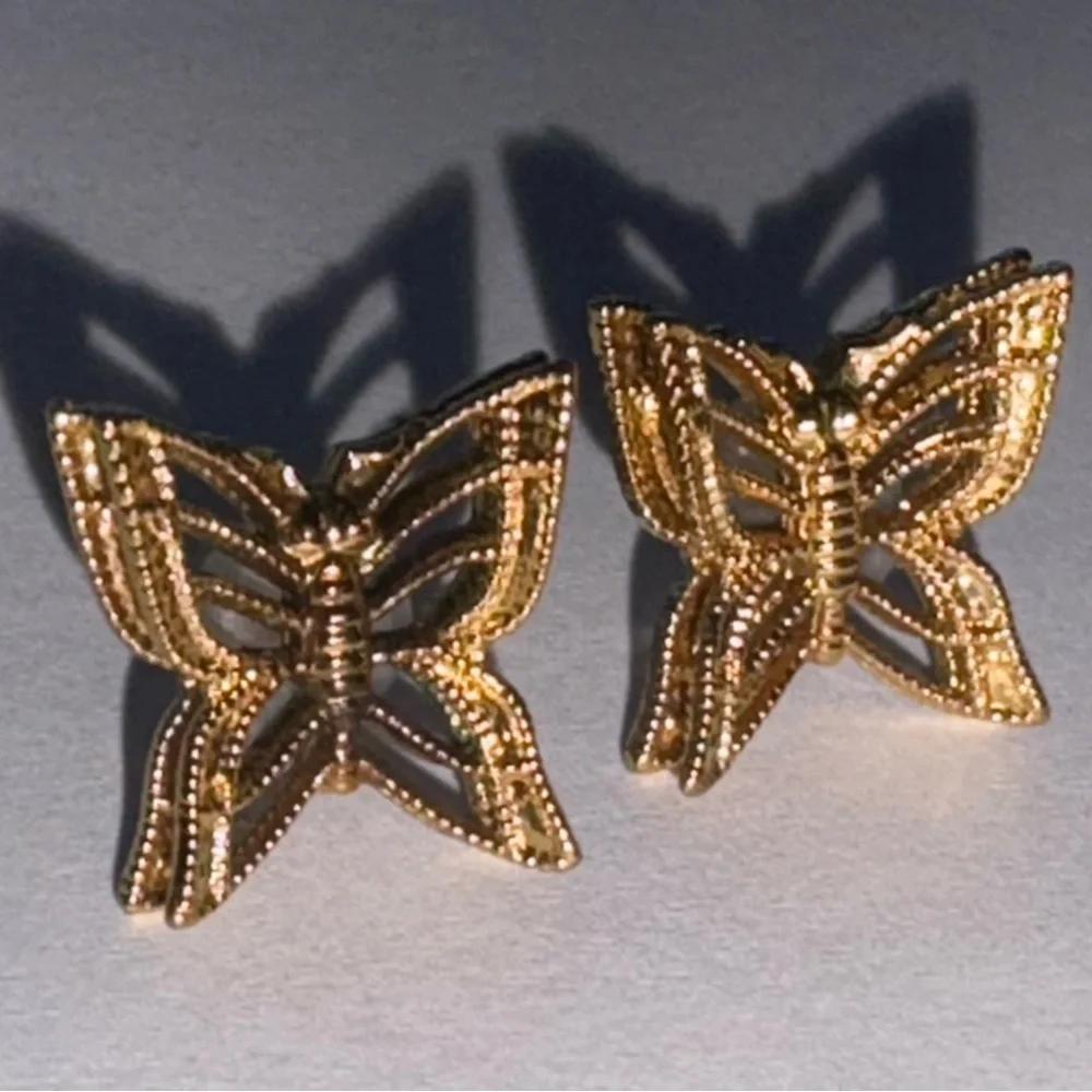 Gold tone intricate Butterfly design Earrings NWOT
